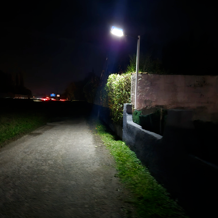 Troisième visuel de la lampe solaire LED 500W extérieure modèle SJ-H1500 avec fixation murale – Guiguiexpress