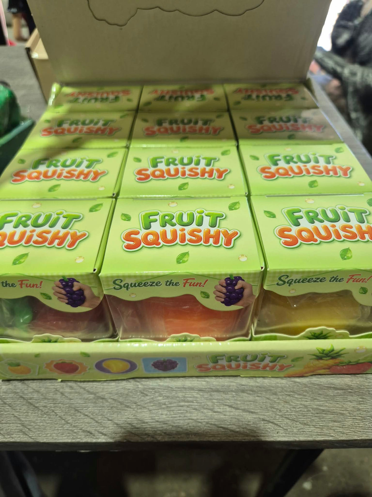 1 boite 12 cheese squeze           1 boite 12 fruit squishy                  2 boite 12 butter squishy            1 boite stress relief squishy