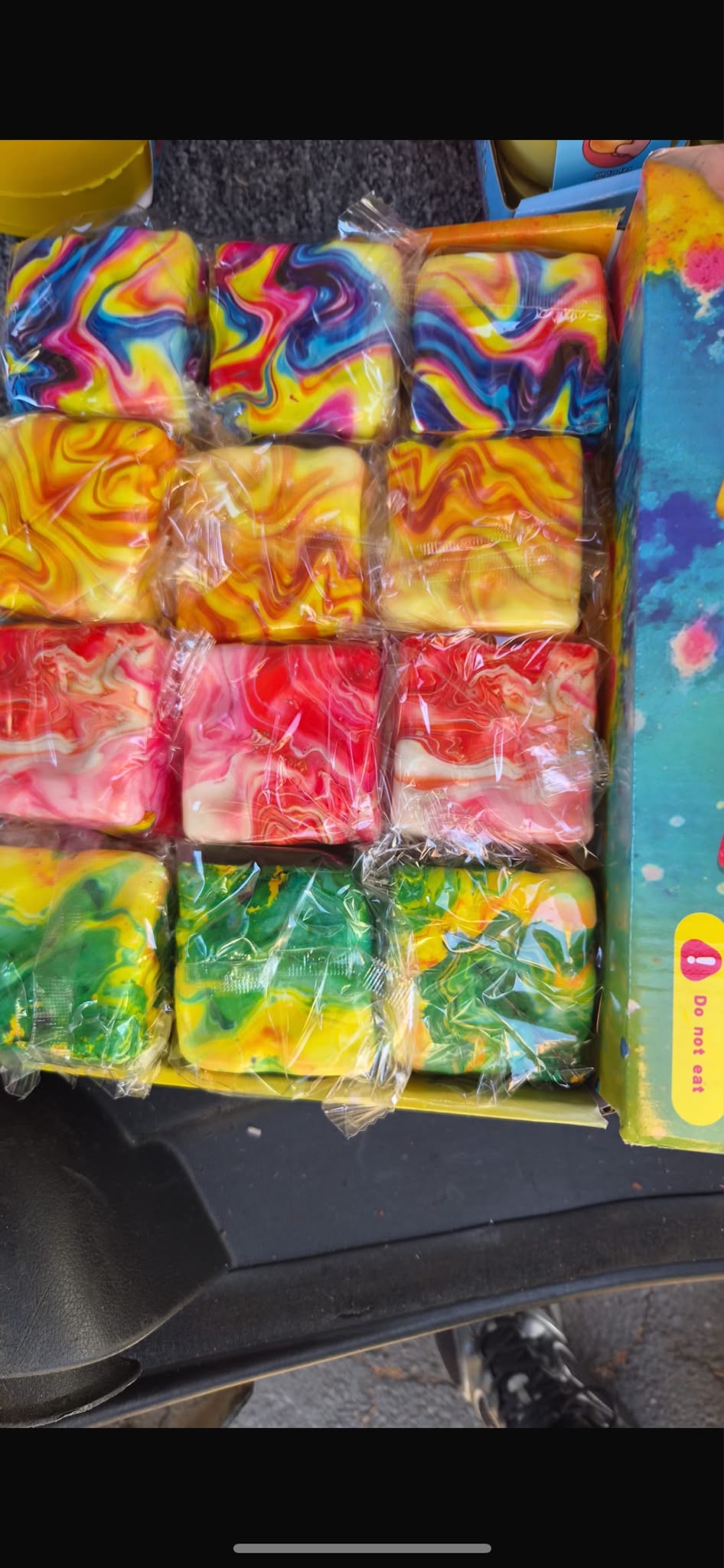 1 boite 12 cheese squeze           1 boite 12 fruit squishy                  2 boite 12 butter squishy            1 boite stress relief squishy